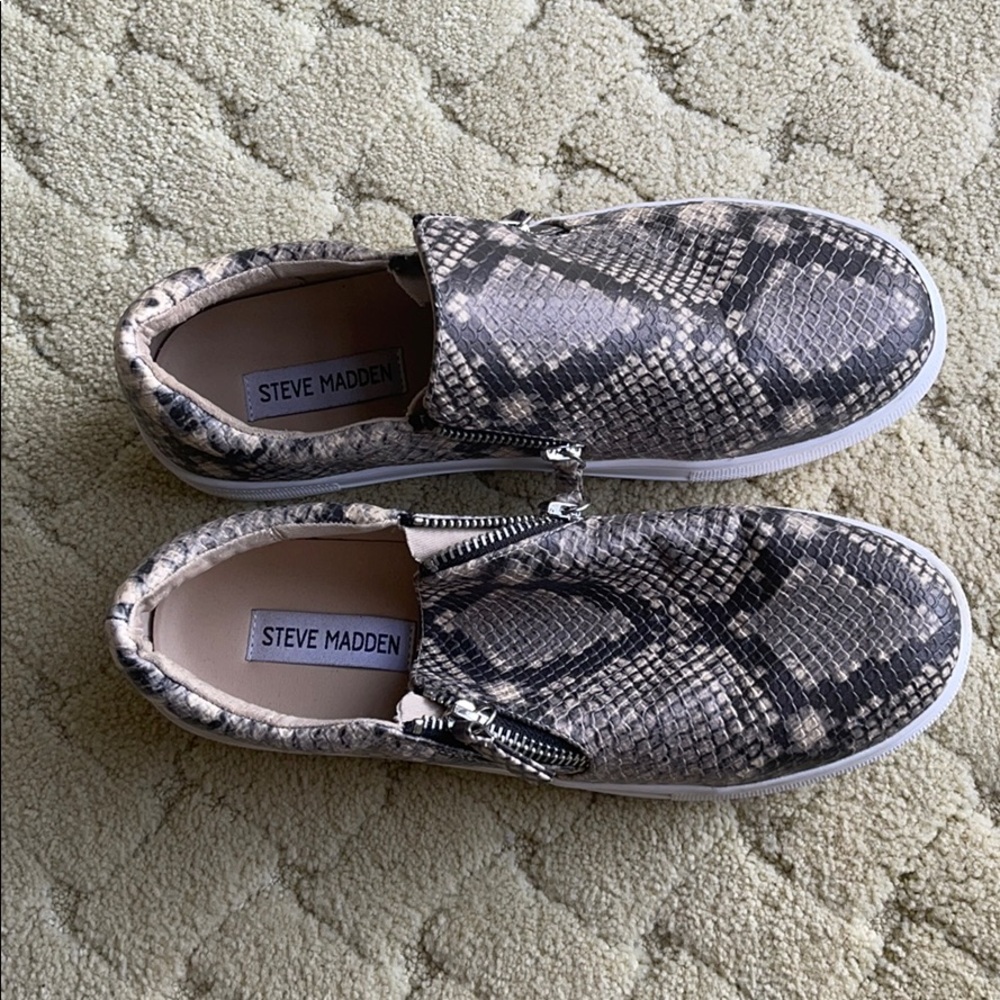 Steve Madden snake skin shoes